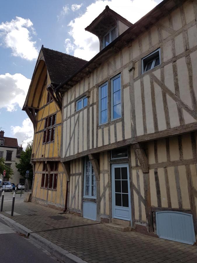 Maison du Dauphin 1534 Troyes Exterior foto