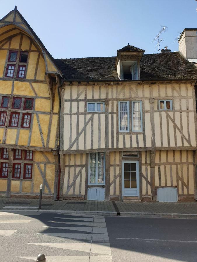Maison du Dauphin 1534 Troyes Exterior foto